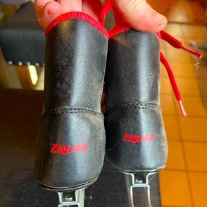 Youth size 12 ice skates never worn